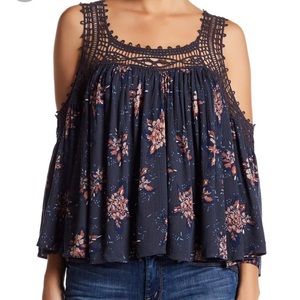 3 for $18 Wild Pearl cold shoulder floral crocheted blouse M
